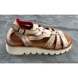BED STU Wonder Gladiator Platform Sandals 9 Distressed Beige Leather NEW